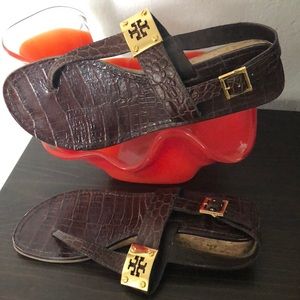 Between the toe sandals!!